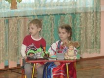Театральный сезон. Сказка "Подарок для мамы" (10 старшая группа).